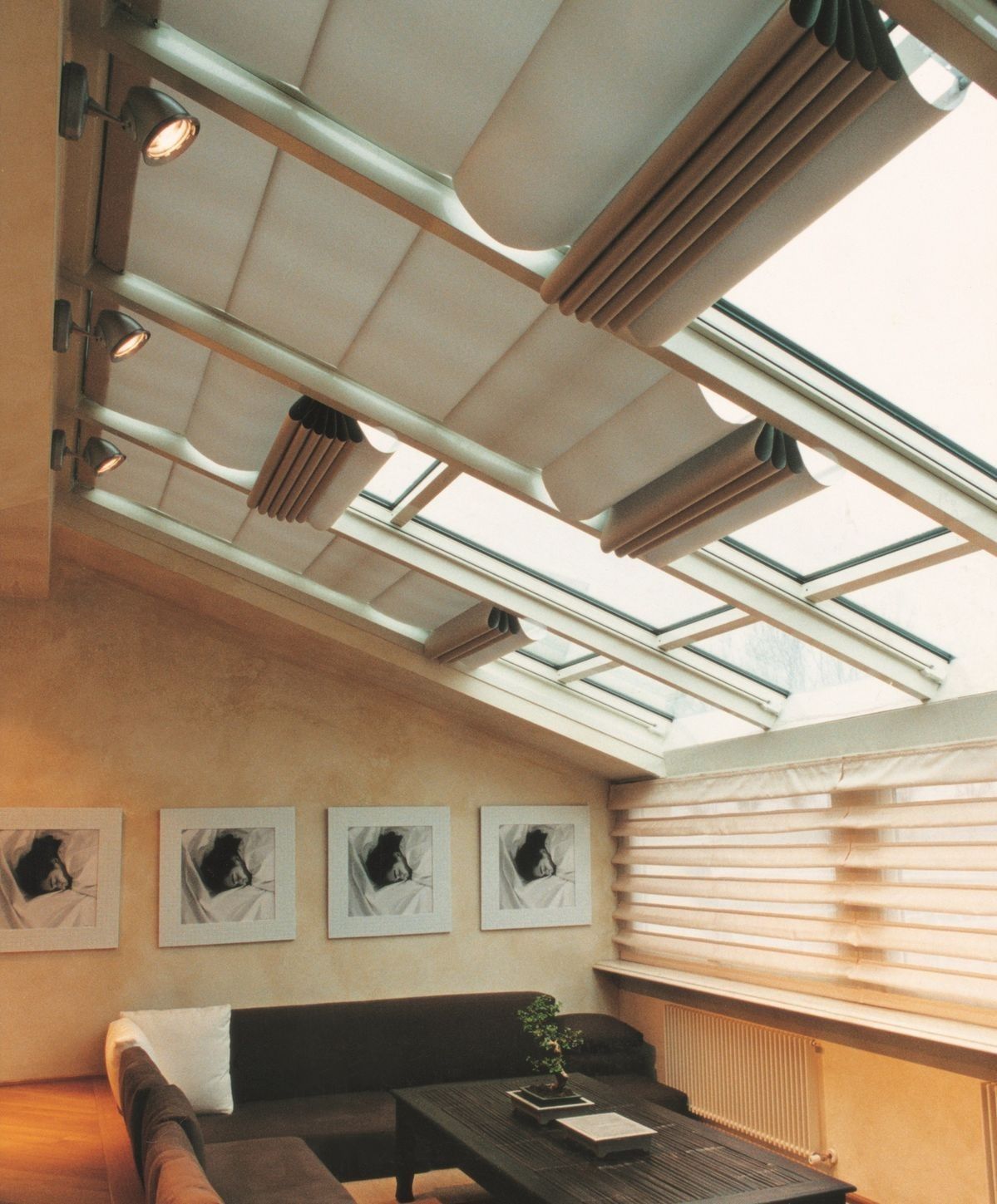 So sánh các loại rèm trần - Màn cửa - Mái hiên HTD